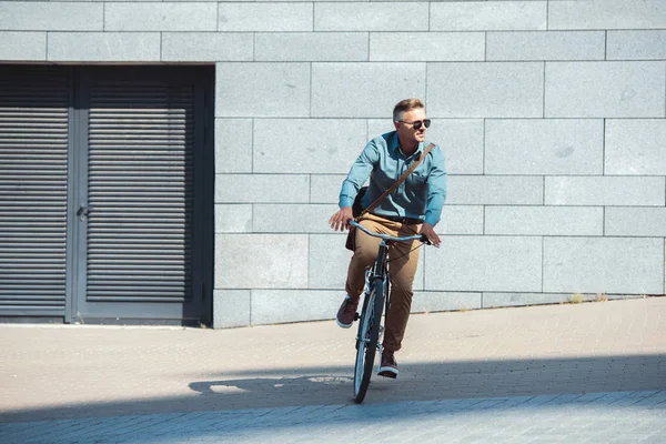 Stylish Middle Aged Man Sunglasses Riding Bicycle Looking Away Street — Stock Photo, Image