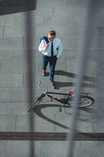 High Angle View Businessman Holding Suit Jacket Looking Away Bike — Stock Photo, Image