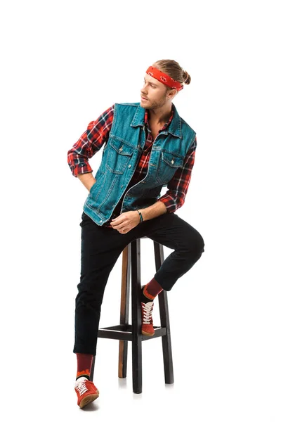 Jeune Homme Hipster Gilet Denim Chemise Carreaux Rouges Posant Sur — Photo gratuite