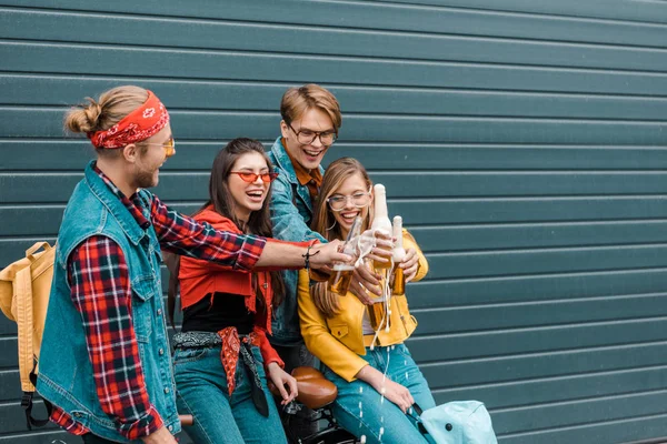 Cheerful Friends Clinking Beer Bottles Street — Free Stock Photo