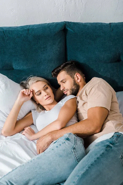 Young Handsome Boyfriend Cuddling Girlfriend Bed Bedroom — Stock Photo, Image