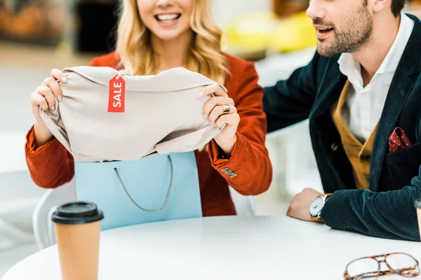 Ausgeschnittene Ansicht Einer Frau Die Mann Café Einkaufszentrum Neue Kleider — kostenloses Stockfoto