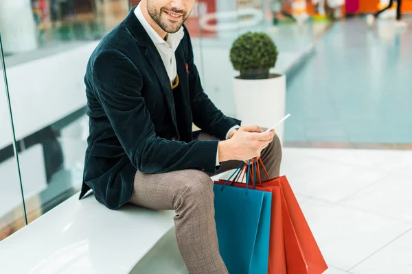 Cropped View Fashionable Man Using Smartphone Shopping Center Bags — Stock Photo, Image