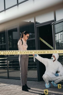  kadın dedektif kriminoloji uzmanı yeni anahtar kanıtlar alarak