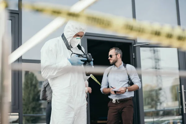 Linha Polícia Azul Com Detetives Criminologista Segundo Plano — Fotografia de Stock