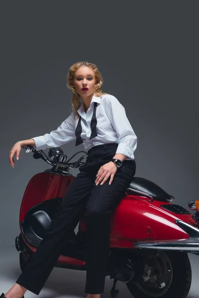 Beautiful Fashionable Model Posing Red Retro Scooter Grey — Free Stock Photo