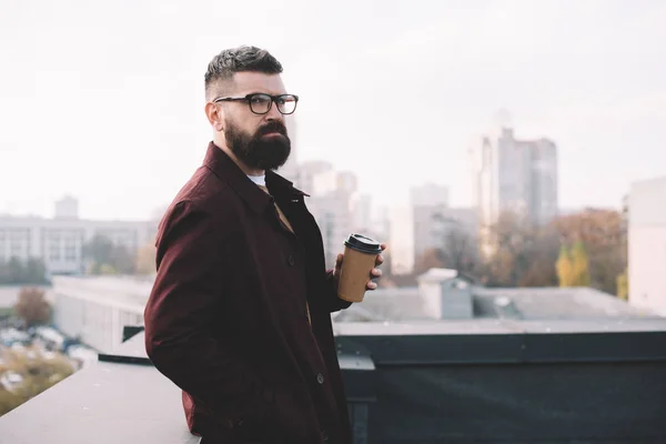 Focused Stylish Adult Man Glasses Holding Coffee Rooftop — Stock Photo, Image