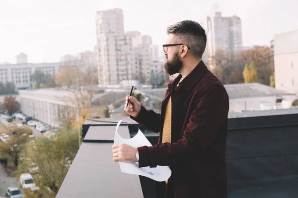 Adult Male Architect Glasses Holding Blueprint Working Rooftop Beautiful View — Stock Photo, Image