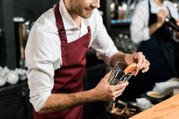 Cropped View Smiling Barman Decorating Glass Grapefruit Slice — Stock Photo, Image