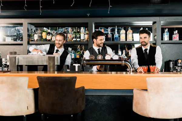 Cheerful Bartenders Working Smiling Bar — Stock Photo, Image