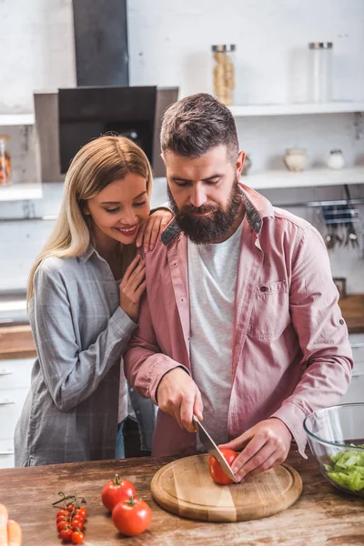 Husband Wife Standing Kitchen Preparing Salad — Stock Photo, Image