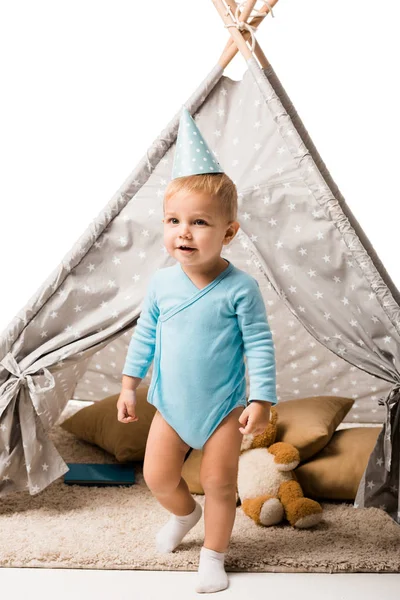 Toddler Boy Party Hat Standing Front Wigwam Pillows Teddy Bear — Free Stock Photo