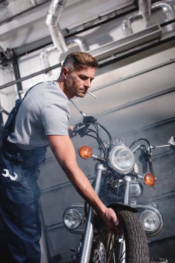 Motosiklet Lastik garaj kontrol tulum yasaktır yetişkin mekanik