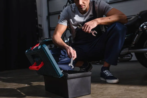 Mechanic Holding Two Wrenches Next Motorbike Garage — Stock Photo, Image