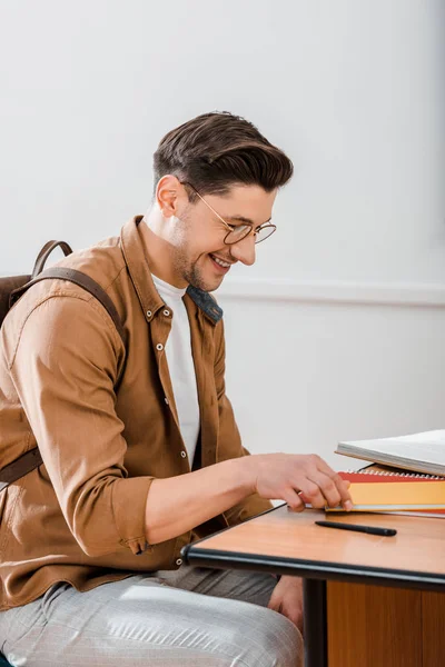 Young Student Sitting Backpack Smiling Classroom — Free Stock Photo