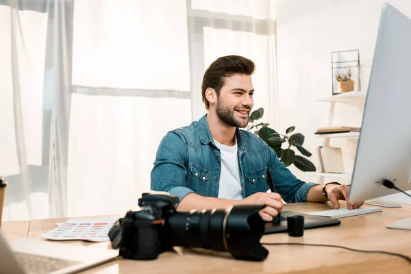 Smiling Young Photographer Using Desktop Computer Retouching Photos Workplace — Stock Photo, Image