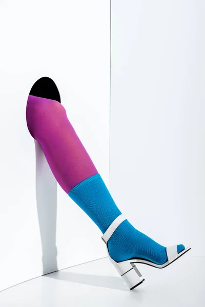 Cropped Image Woman Showing Leg Violet Tights Blue Sock White — Stock Photo, Image