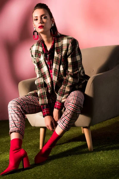 Beautiful Girl Checkered Suit Posing Armchair Pink Background — Stock Photo, Image