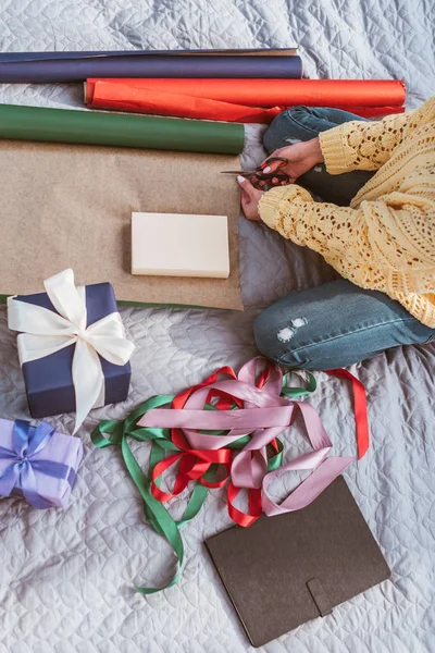 Cropped Image Young Woman Packing Gift While Sitting Bed Home — Free Stock Photo