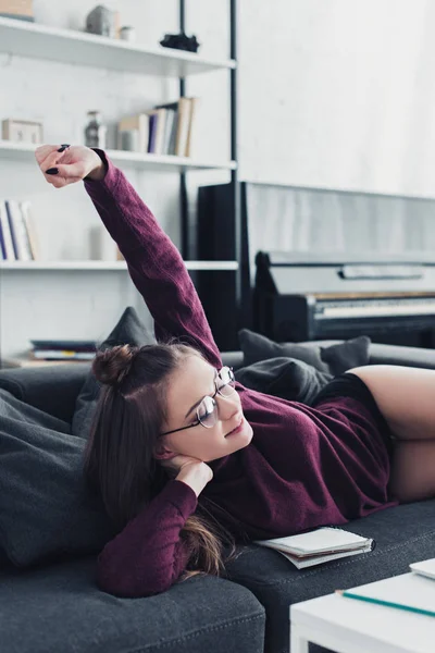 Attractive Girl Lying Sofa Smiling Raising Hand Living Room — Stock Photo, Image