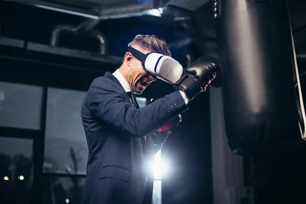 Low Angle View Businessman Suit Virtual Reality Headset Boxing Screaming — Stock Photo, Image