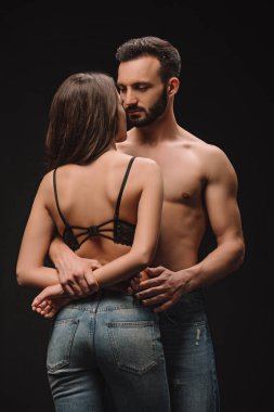 tutkulu çift izole üzerinde siyah sarılma