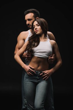 yakışıklı adam beyaz singlet siyah izole soyunma kadında