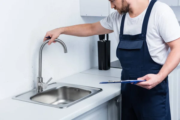 Partial View Repairman Working Overall Holding Clipboard Checking Sink Kitchen — Stock Photo, Image