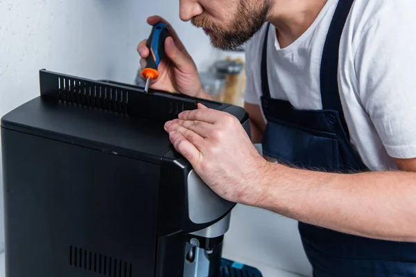 Cropped Image Handyman Working Overall Repairing Coffee Machine Screwdriver Kitchen — Stock Photo, Image