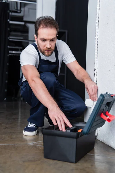 Electrician Working Overall Taking Tools Toolbox Repairing Plug Socket — Stock Photo, Image