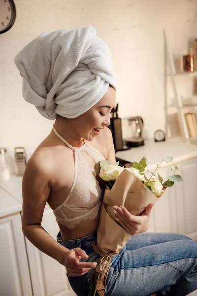 Beautiful Surprised Girl Towel Head Holding Bouquet White Roses Home — Stock Photo, Image