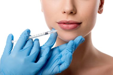 Lateks eldiven Dudak enjeksiyon beyaz izole kadın şırınga ile veren Doktor kırpılmış görünümünü