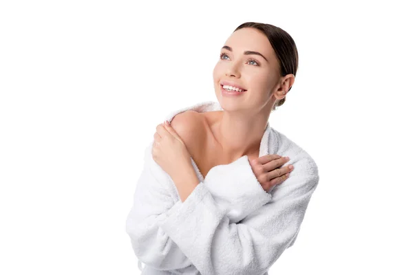 Bela Mulher Sorridente Roupão Banho Com Mãos Cruzadas Isolado Branco — Fotografia de Stock