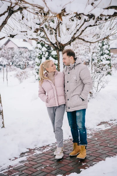 Happy Couple Looking Each Other While Walking Winter Park — Stock Photo, Image