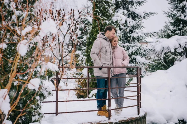 Romantic Couple Standing Hugging Winter Park — Stock Photo, Image