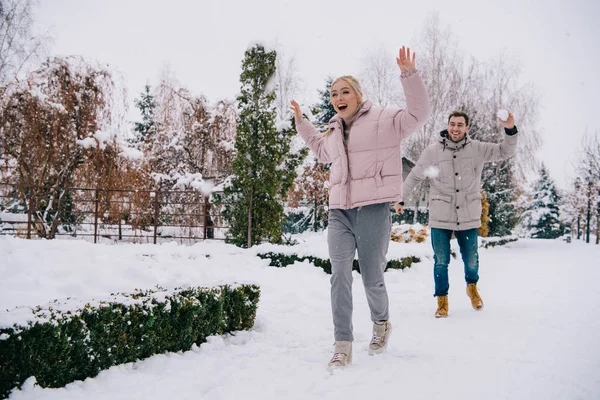 Joyful Woman Running Boyfriend Throwing Snowball Winter — Stock Photo, Image