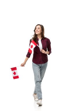 Kanada bayrakları üzerinde beyaz izole tutan güzel kadın