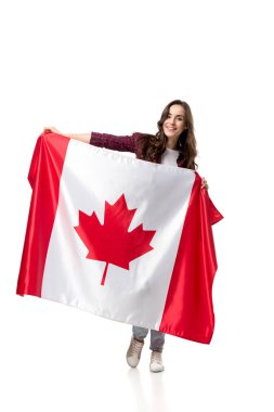 Kanada bayrağı tutarak ve üzerinde beyaz izole kamera bakıyor güzel kadın