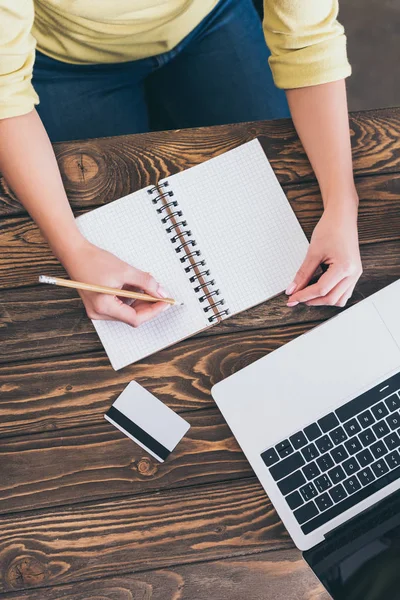 Top View Woman Writing Notebook Laptop Credit Card — Stock Photo, Image