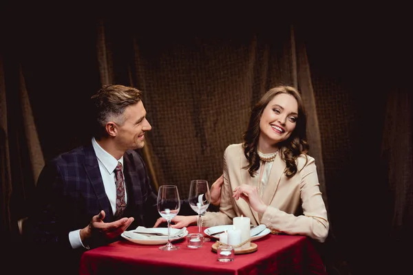 Beautiful Happy Couple Sitting Table Romantic Dinner Restaurant — Stock Photo, Image