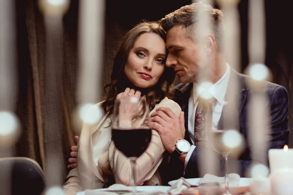 Selective Focus Man Gently Embracing Woman Romantic Date Restaurant — Stock Photo, Image