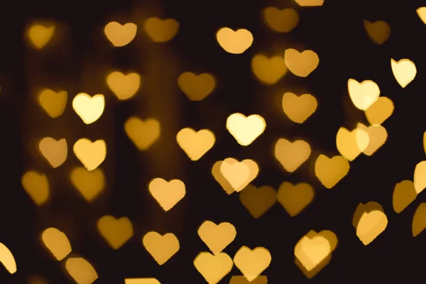 Amarelo Coração Forma Bokeh Luzes Fundo Preto — Fotografia de Stock