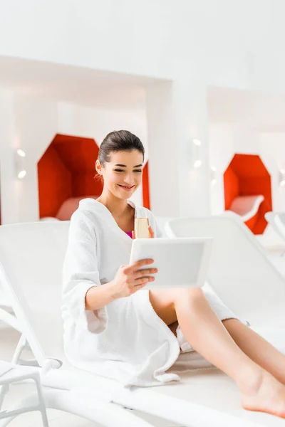 Beautiful Woman Holding Glass Champagne While Using Digital Tablet — Stock Photo, Image