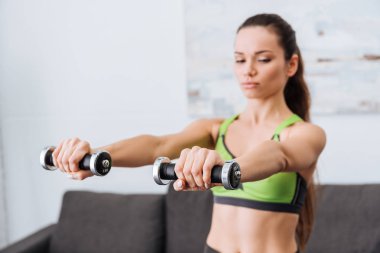 kopya alanı ile evde dumbell ile çalışma dışarı sporcumuz