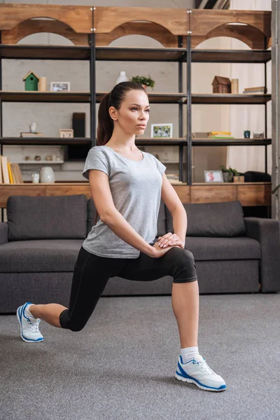 Concentrated Sportswoman Doing Lunge Exercise Home — Stock Photo, Image