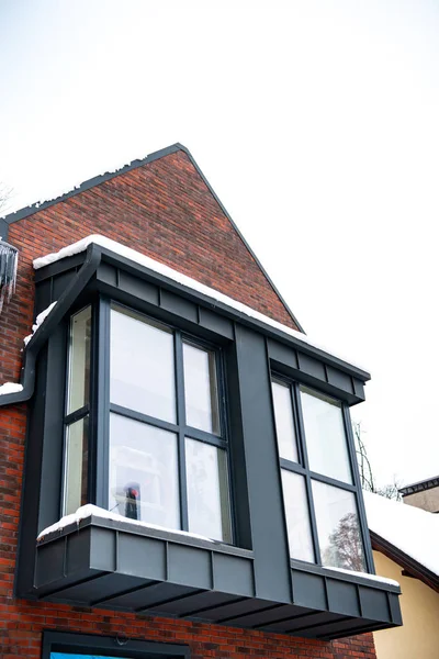 Primer Plano Lujosa Casa Con Ventanas Invierno — Foto de Stock