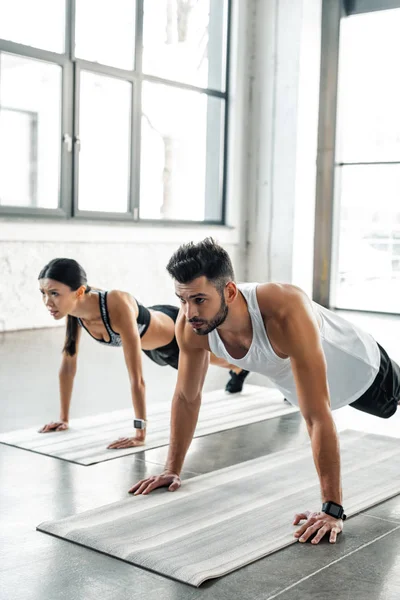 Athletic Young Man Woman Sportswear Doing Push Ups Yoga Mats — Stock Photo, Image