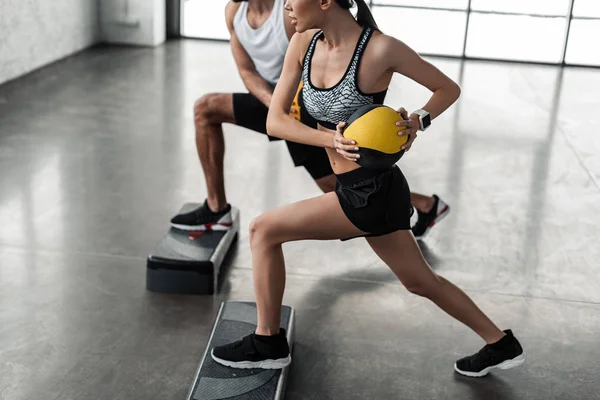 Cropped Shot Sportive Young Couple Holding Medicine Balls Exercising Step — Stock Photo, Image