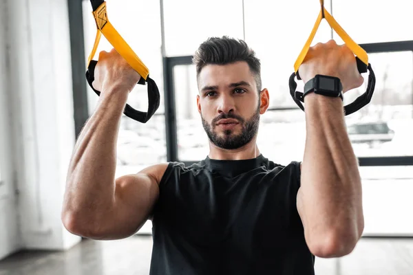 Handsome Muscular Young Sportsman Training Suspension Straps Gym — Stock Photo, Image
