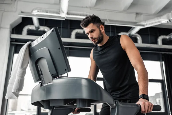 Athletic Handsome Young Man Sportswear Training Treadmill Gym — Stock Photo, Image